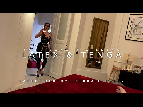 ❤️ Nwa nkịrịkọ na-acha uhie uhie yi uwe latex nke nnochi anya ️❌ Mmekọahụ ️❤